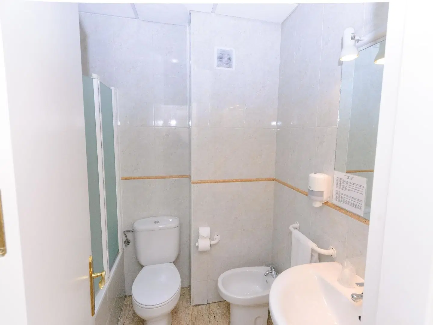 Barajas Plaza Badezimmer