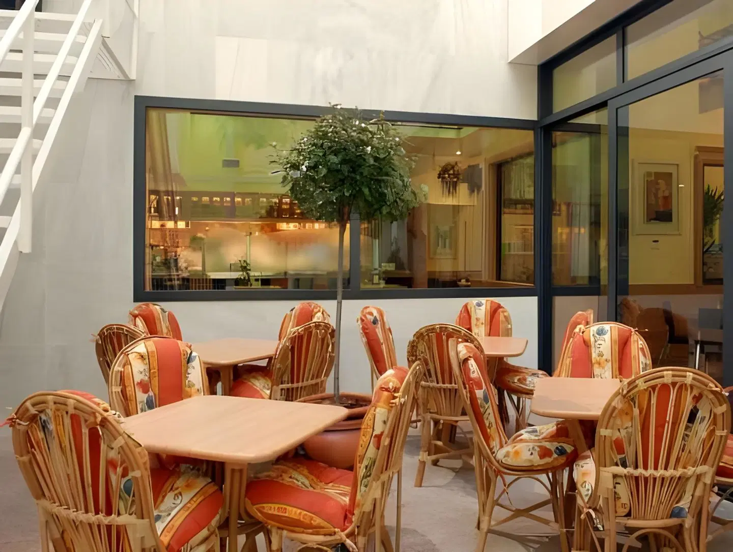 Julia Restaurant