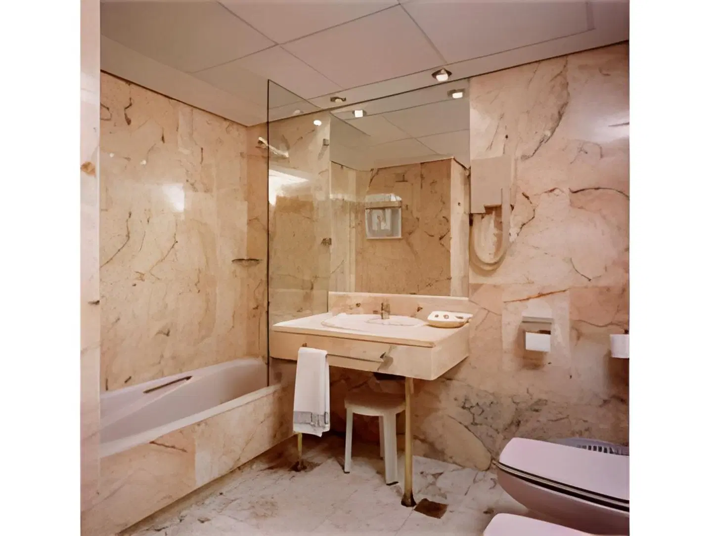 Aparto-Hotel Rosales Badezimmer