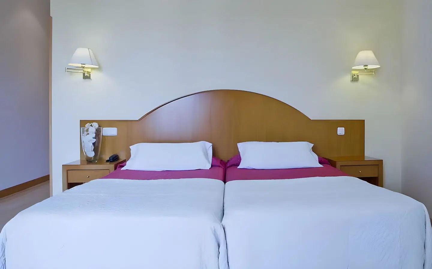 Europa ROOM_EXAMPLE
