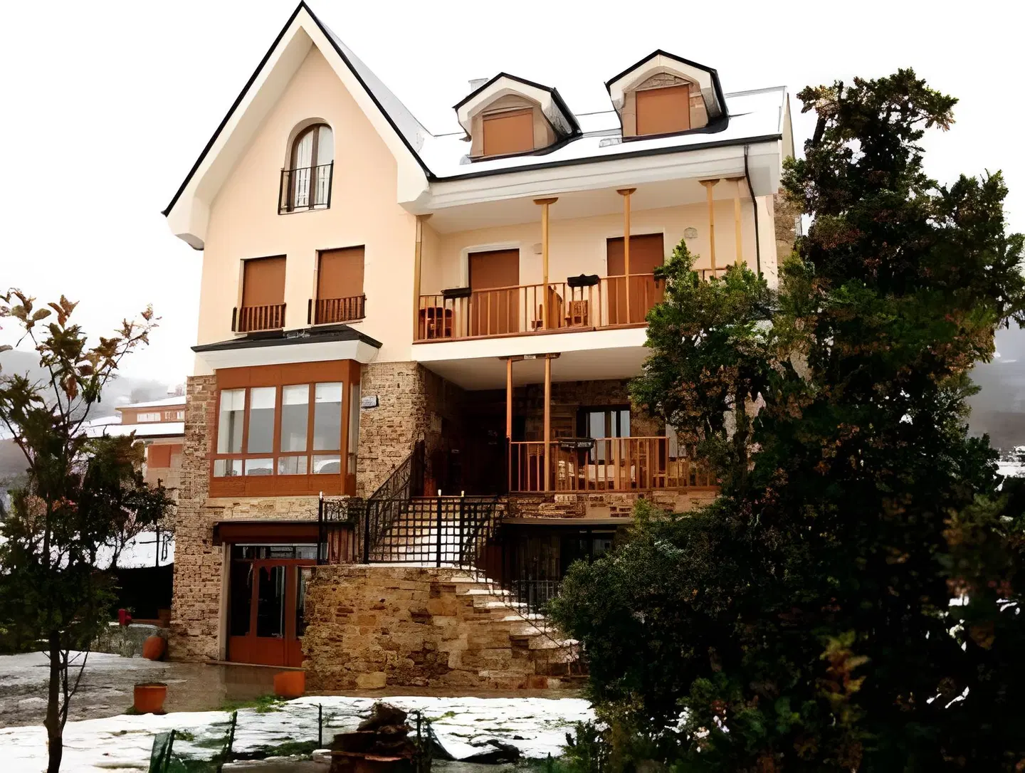 Villa Mencia EXTERIOR