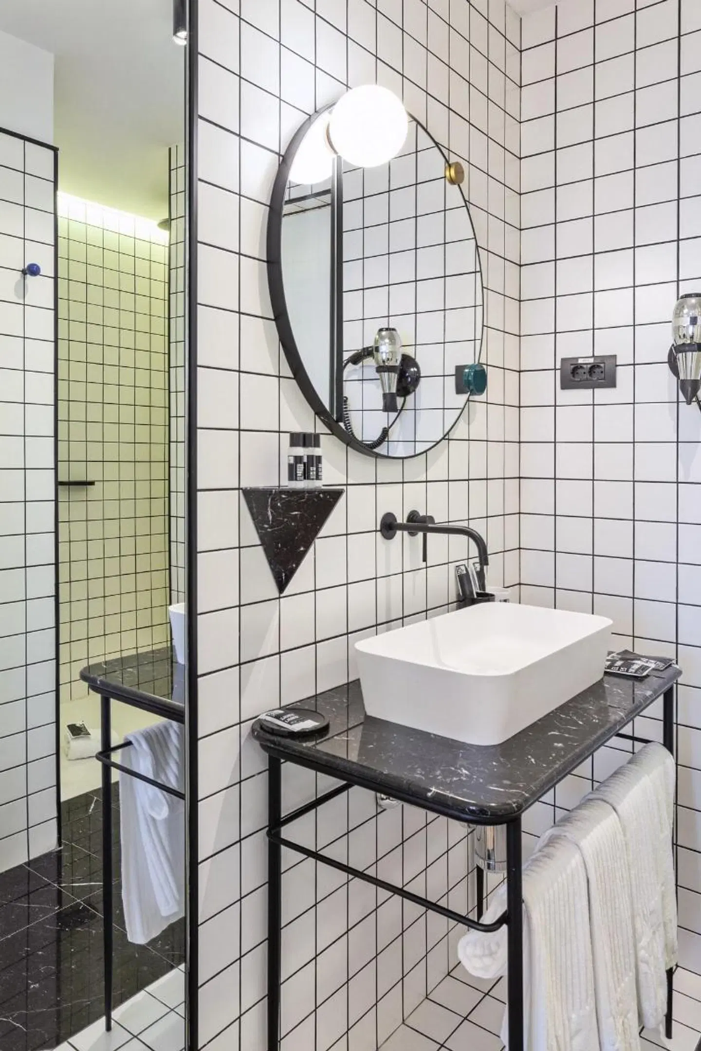 One Shot Fortuny 07 Badezimmer