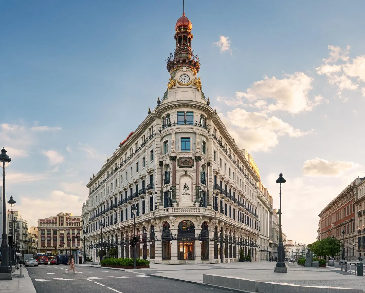 Four Seasons Hotel Madrid EXTERIOR