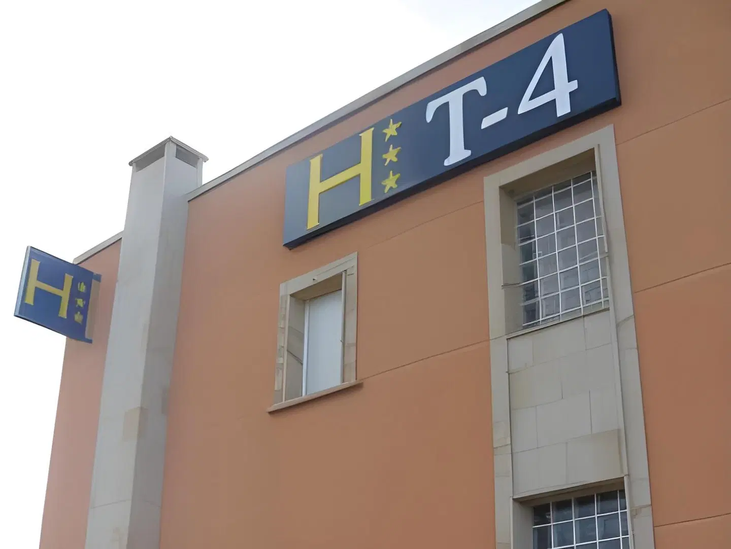 Hostal T4 EXTERIOR