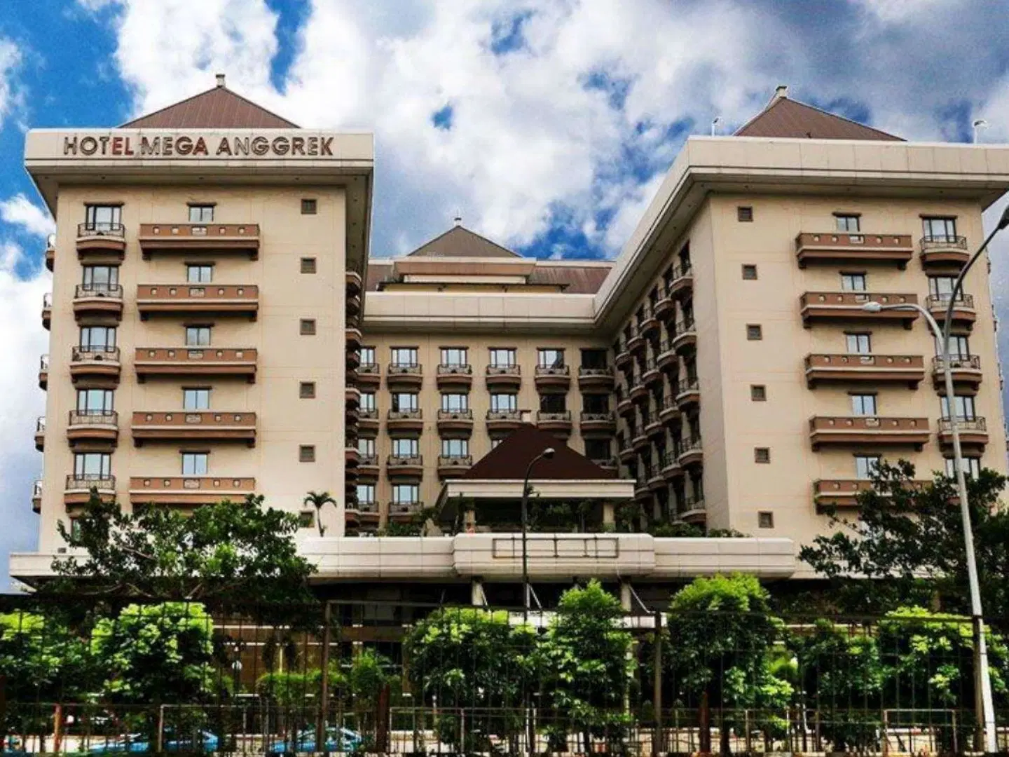 Mega Anggrek EXTERIOR