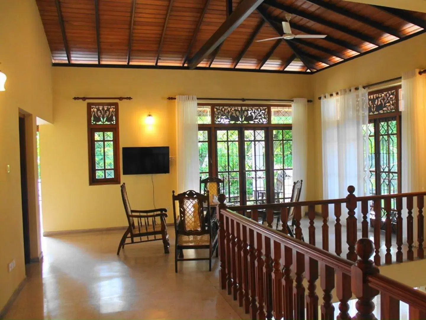 Mahakumara White House Hotel Bar