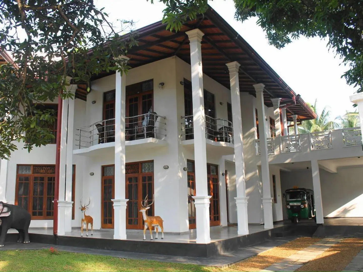 Mahakumara White House Hotel EXTERIOR