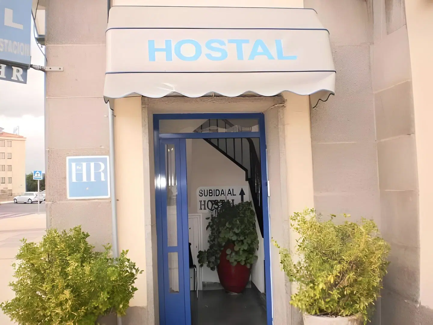 Hostal La Estación EXTERIOR