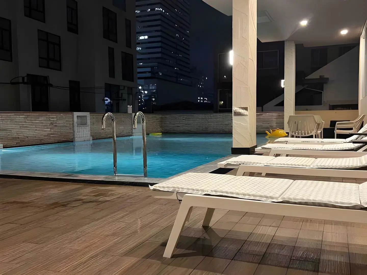 Bangkok Patio Hallenbad
