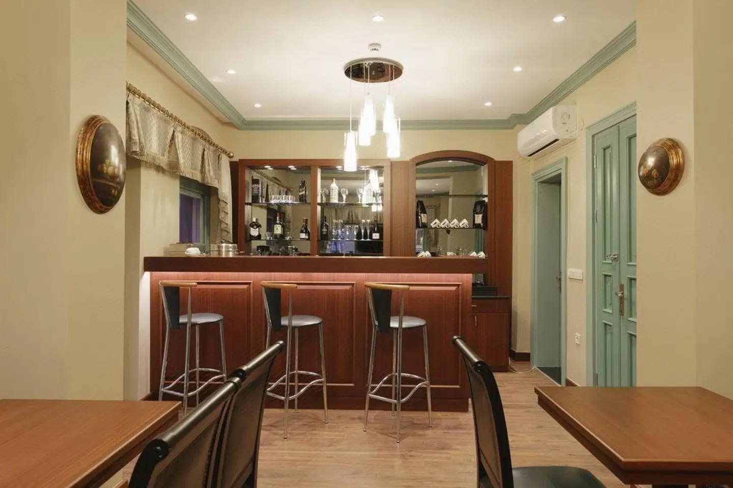 Nishant Hotel Bar
