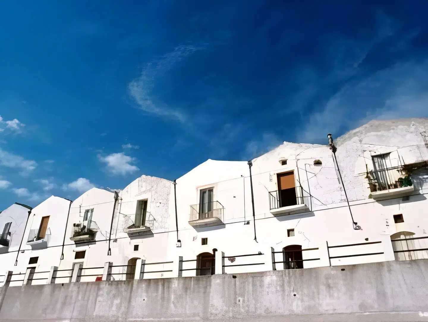 Michael EXTERIOR