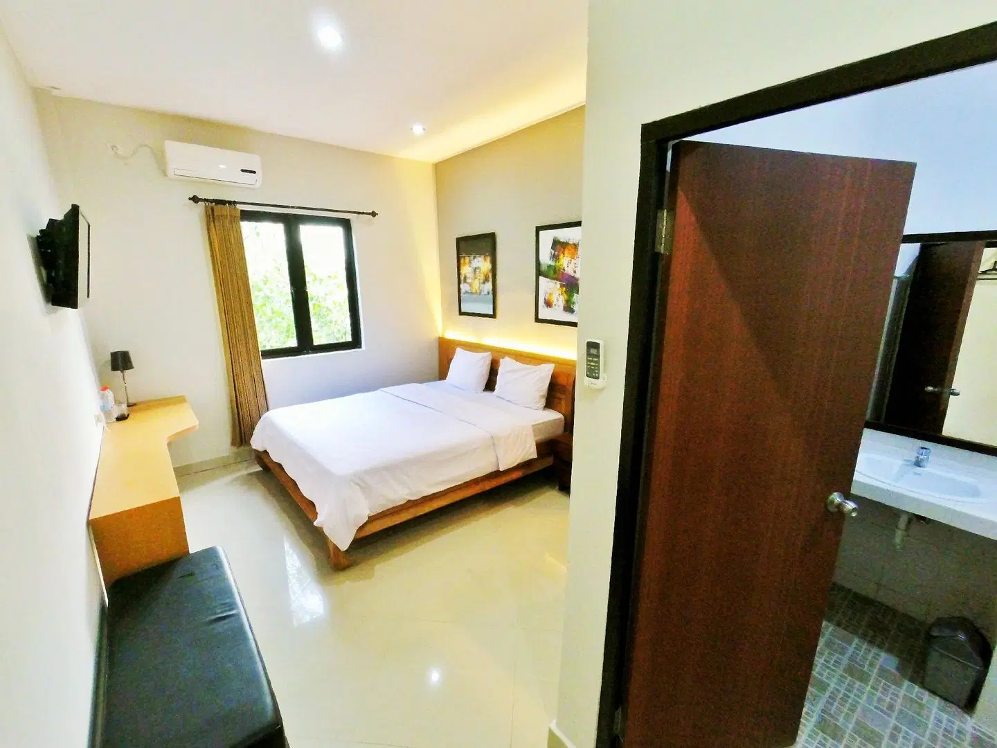 Hotel Transit Pasuruan ROOM_EXAMPLE