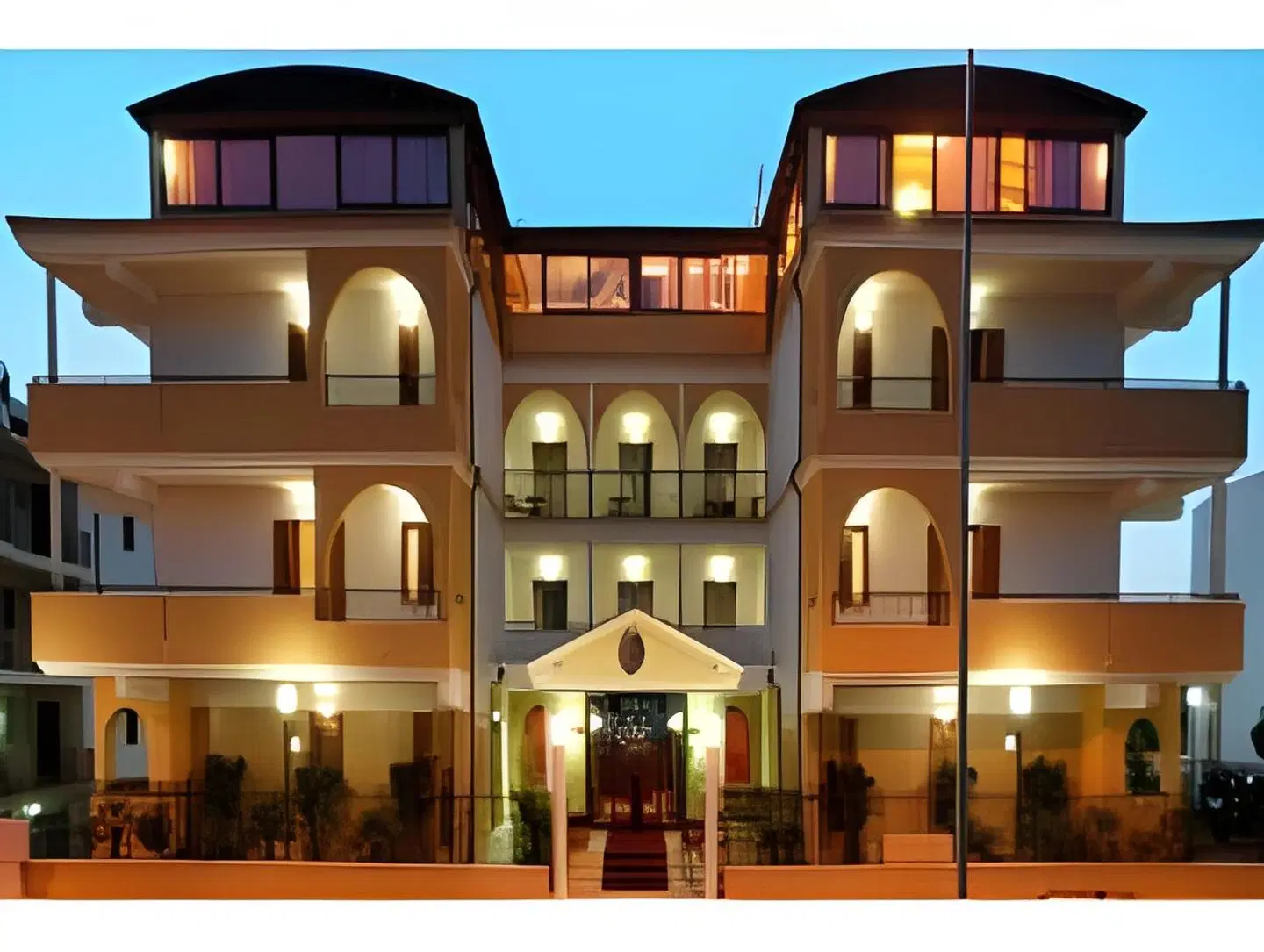 Marc Hotel EXTERIOR