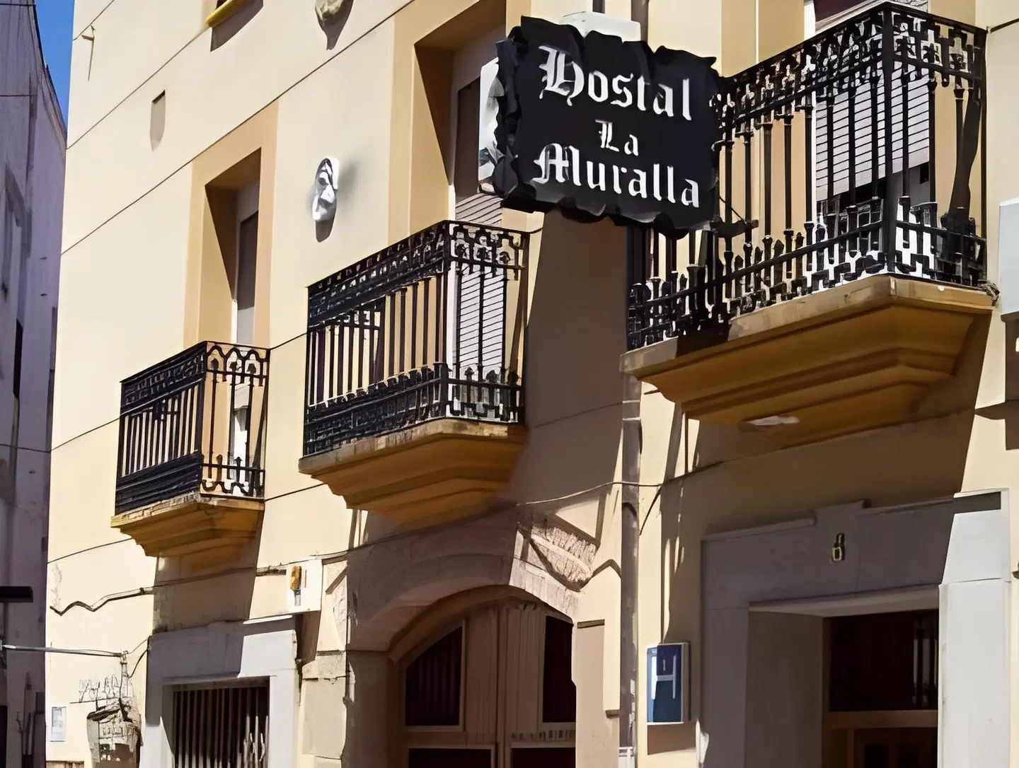 Hostal Muralla EXTERIOR
