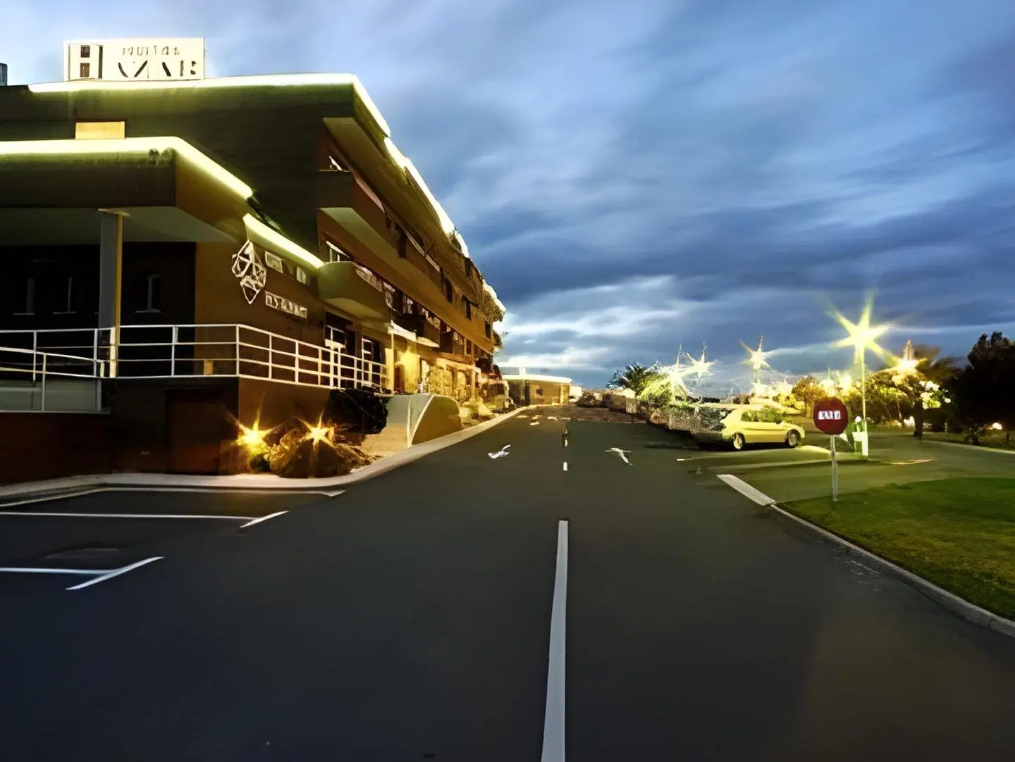 Azar EXTERIOR