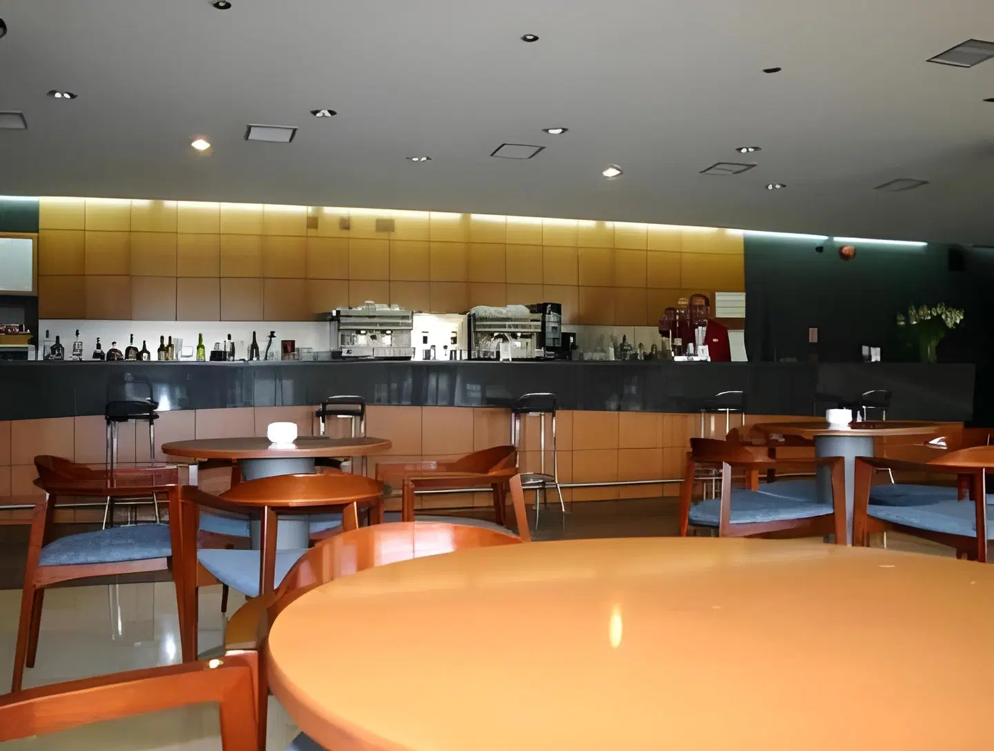 Azar Bar