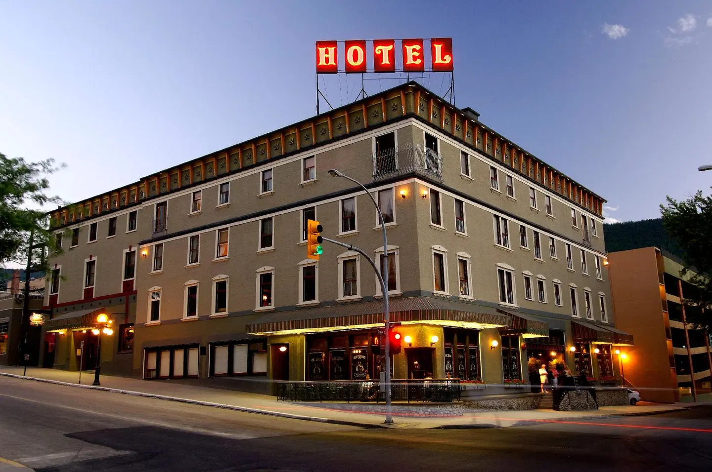 Hume Hotel EXTERIOR