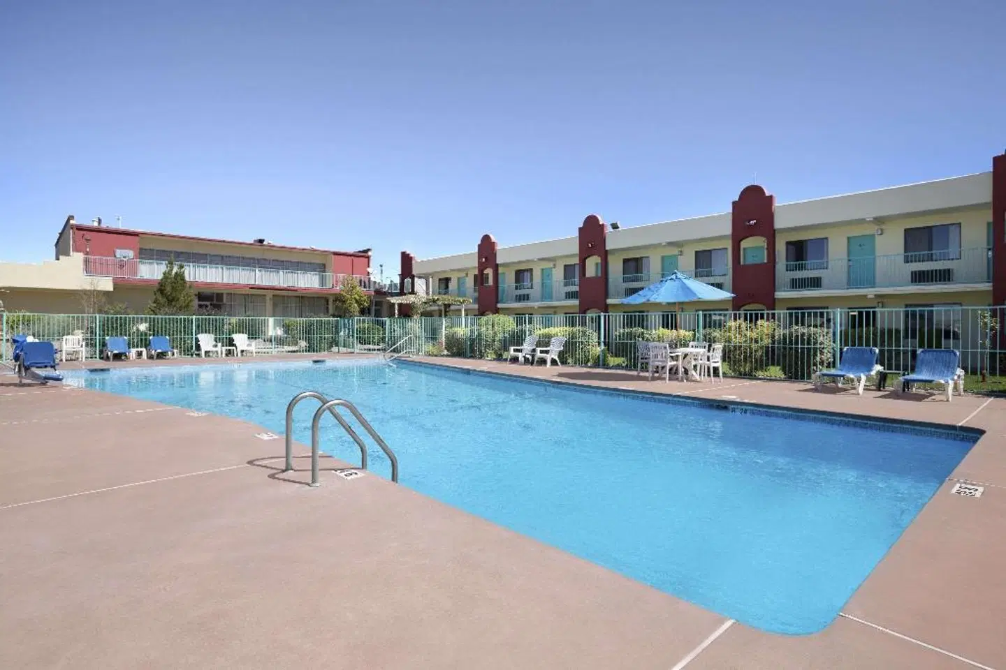 Days Inn by Wyndham Santa Fe New Mexico OUTDOOR_POOL