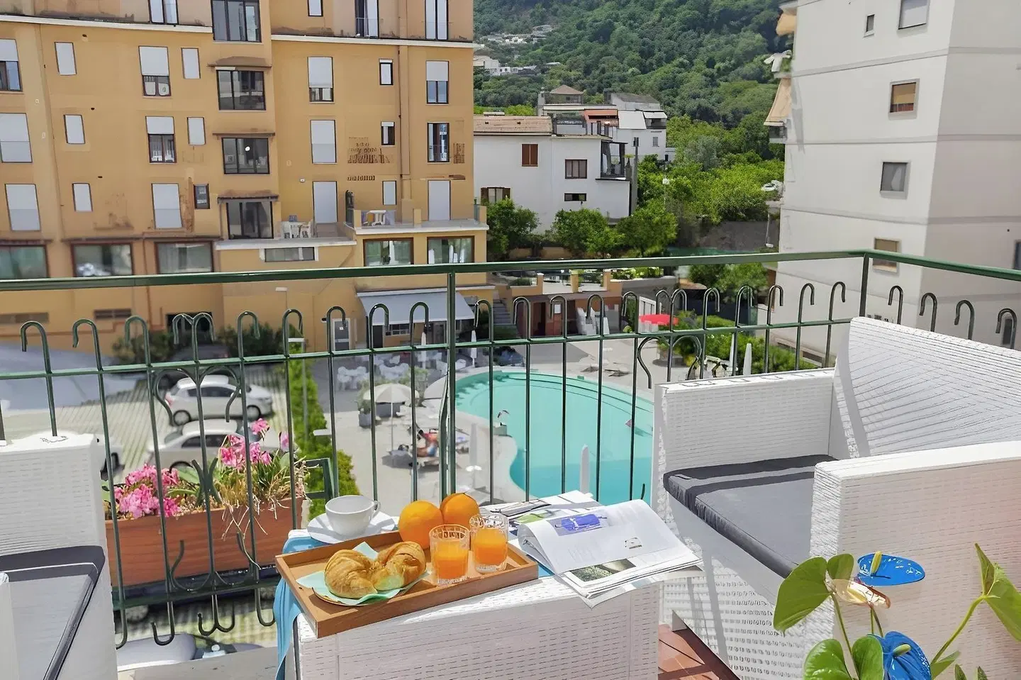 Les Suites des Tout le Monde RESTAURANT