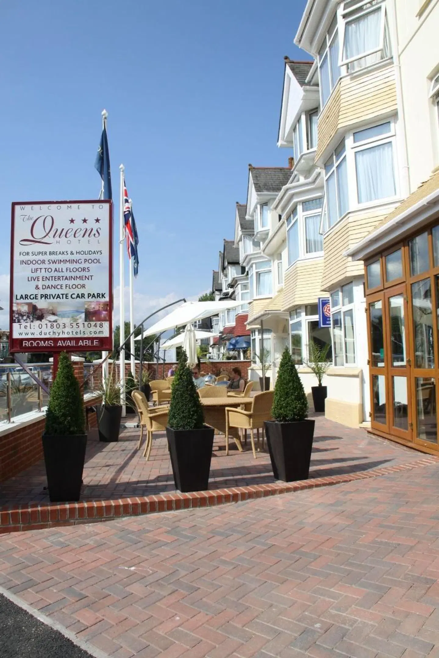 The Queens Hotel EXTERIOR