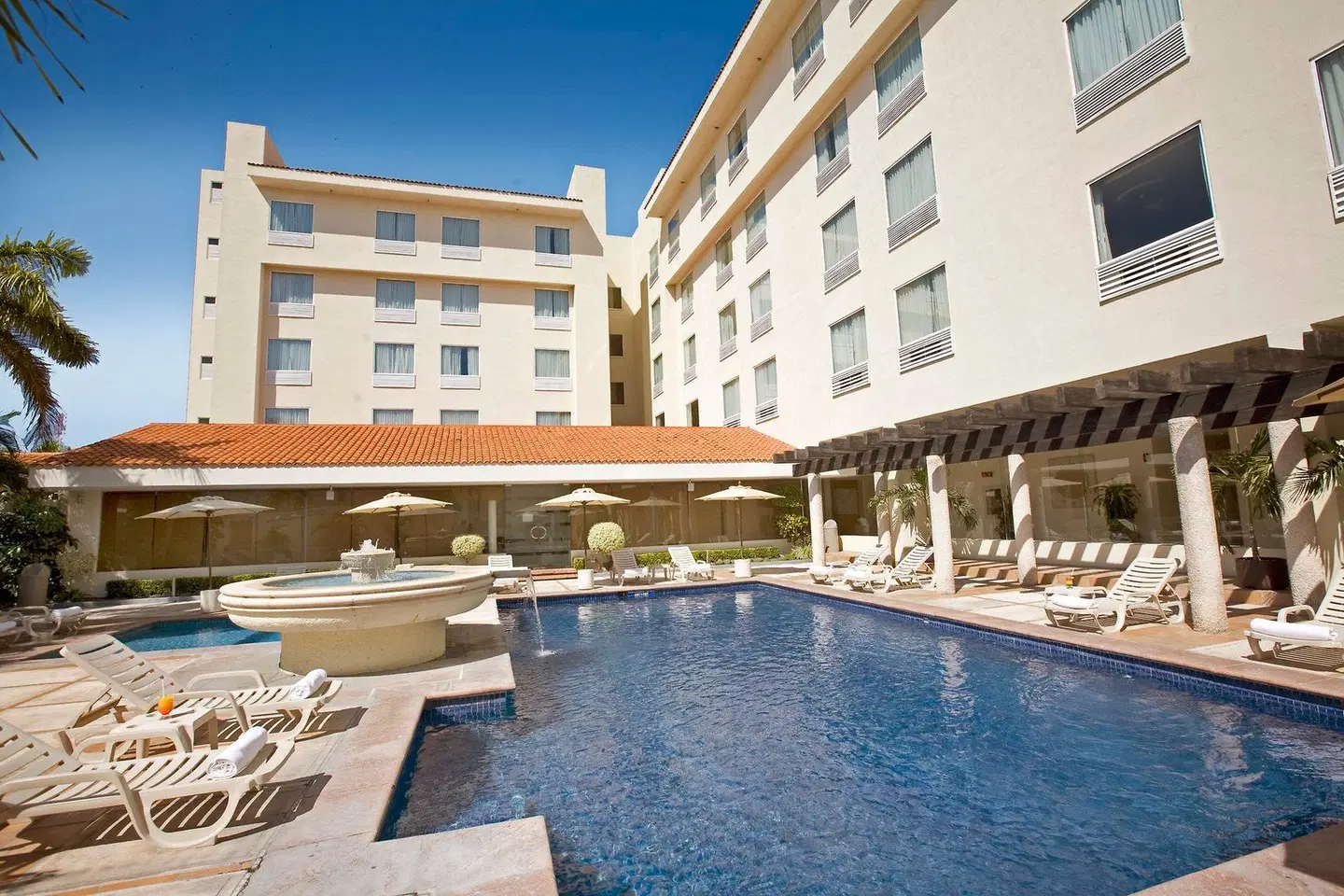 Fiesta Inn Ciudad del Carmen OUTDOOR_POOL