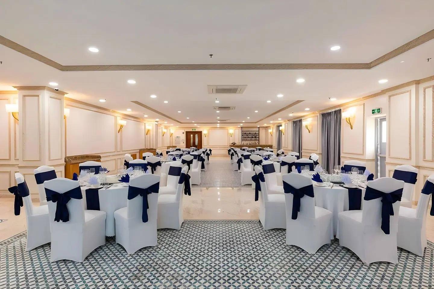 Marina Bay Con Dao Hotel RESTAURANT