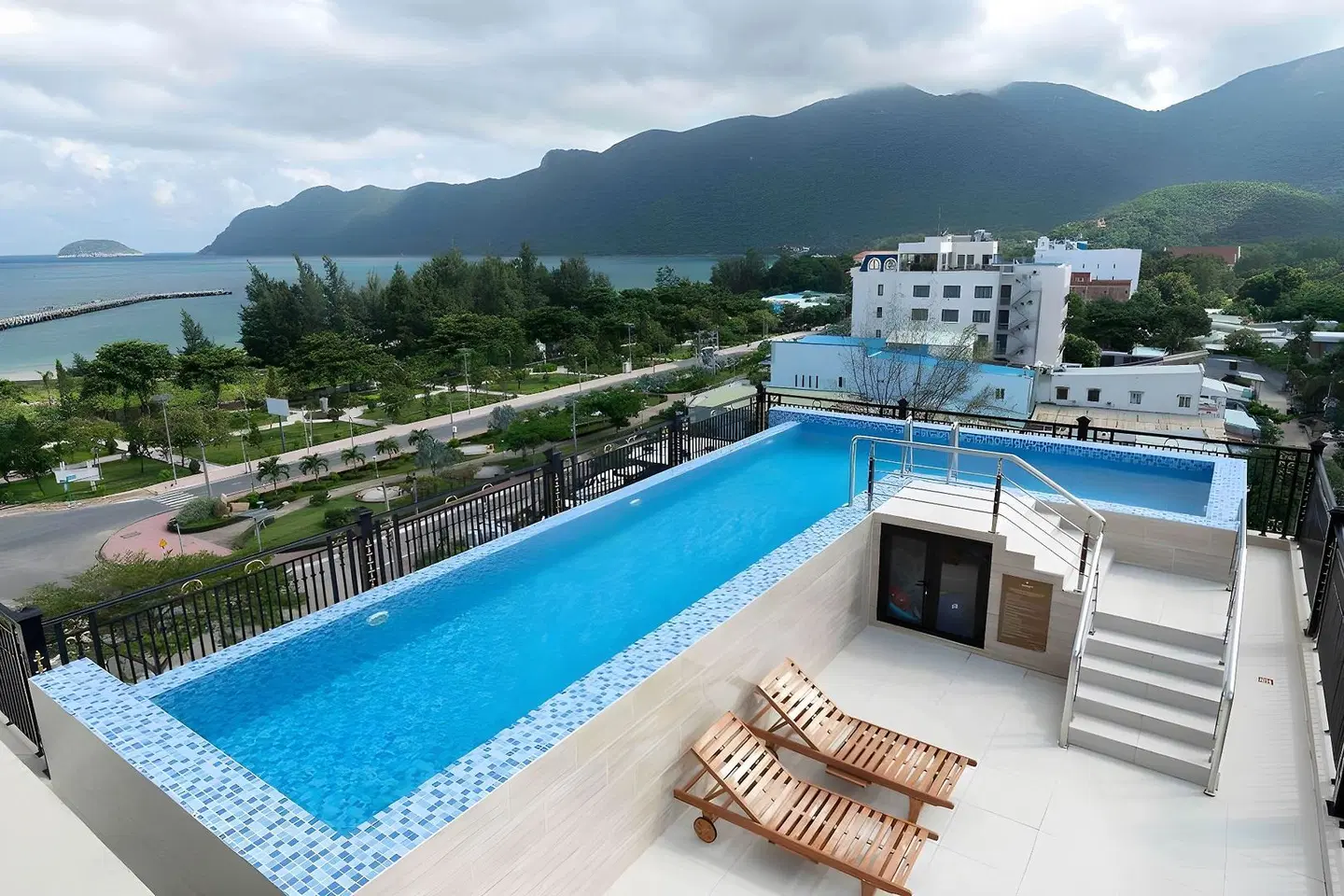 Marina Bay Con Dao Hotel OUTDOOR_POOL