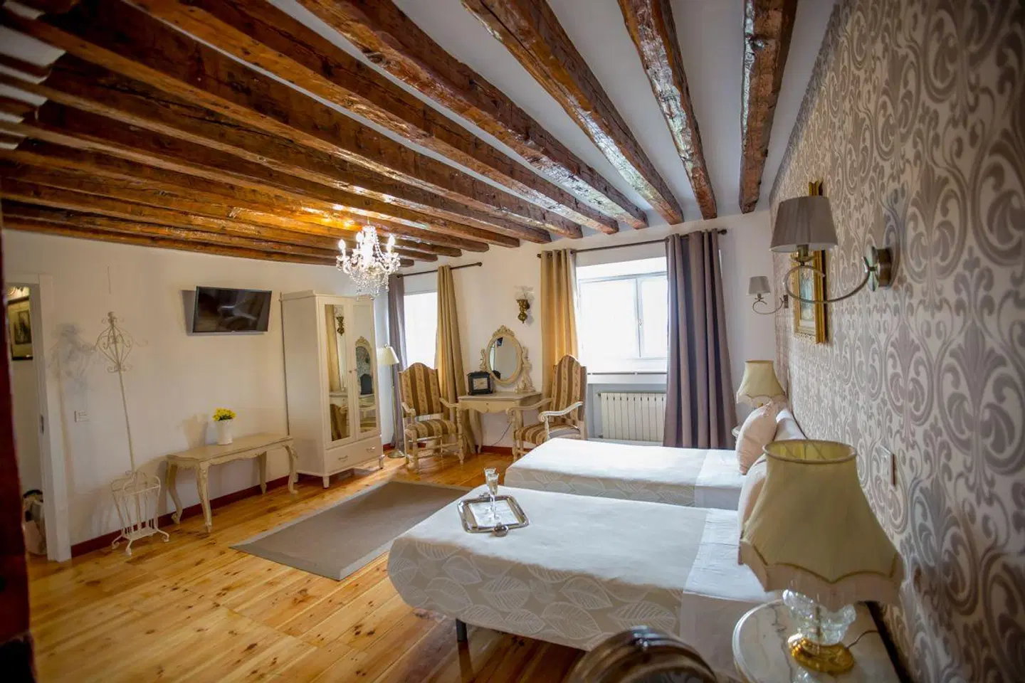 Oriente Palace Apartments ROOM_EXAMPLE