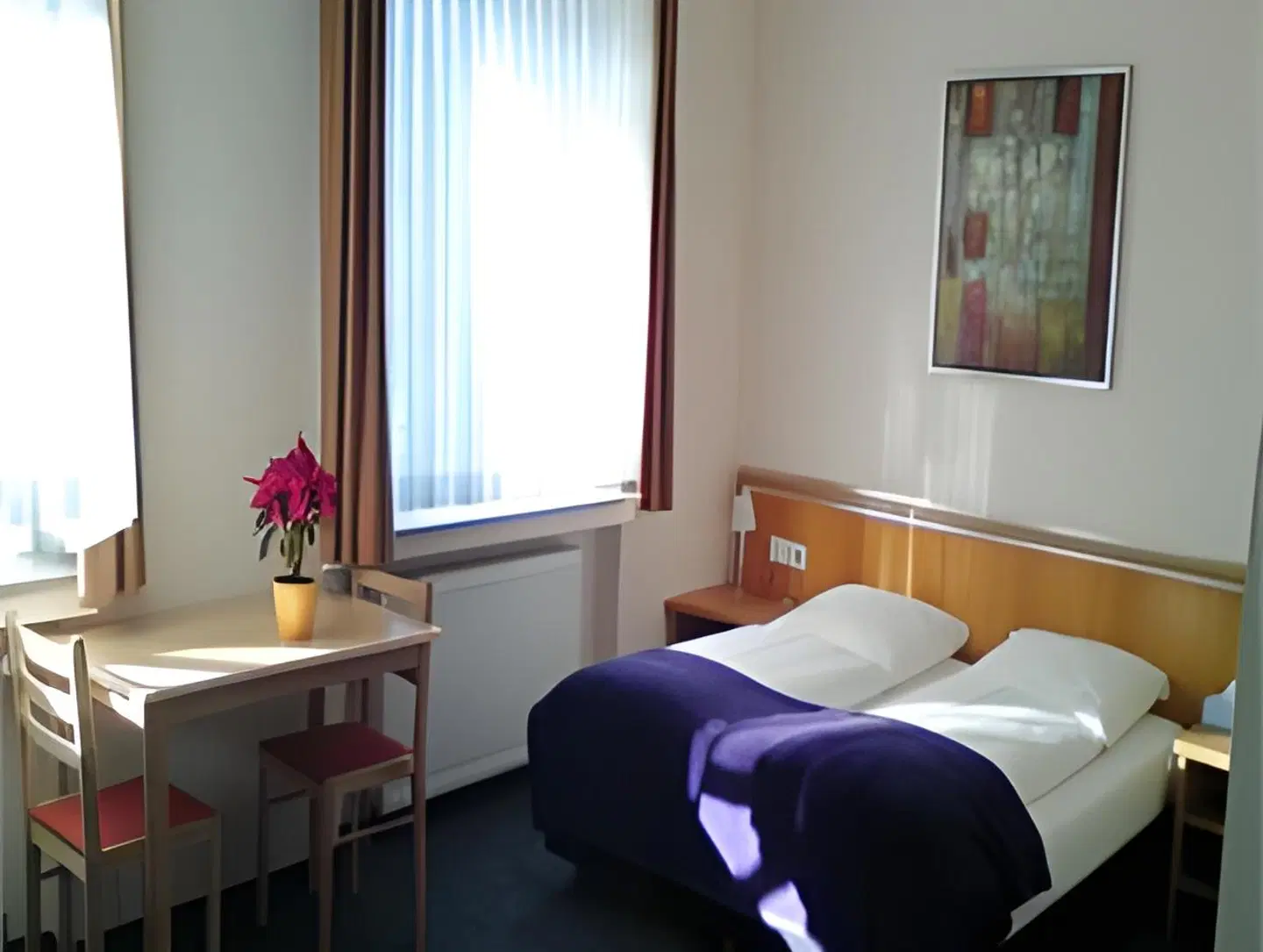 Famosa ROOM_EXAMPLE