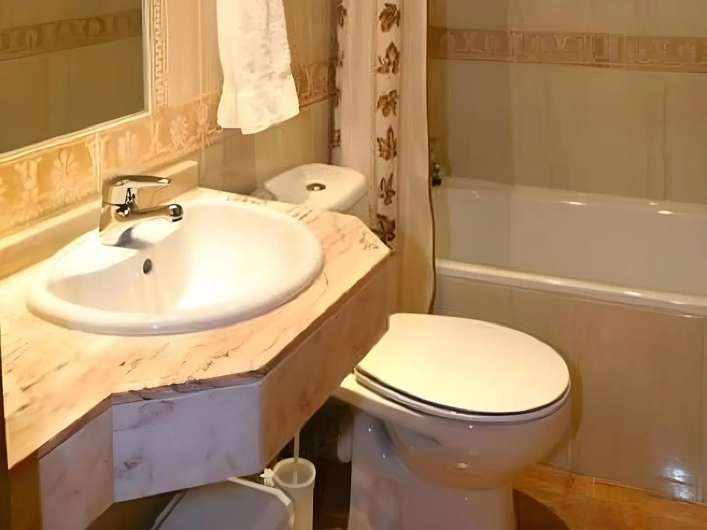 Hostal Bianco Badezimmer