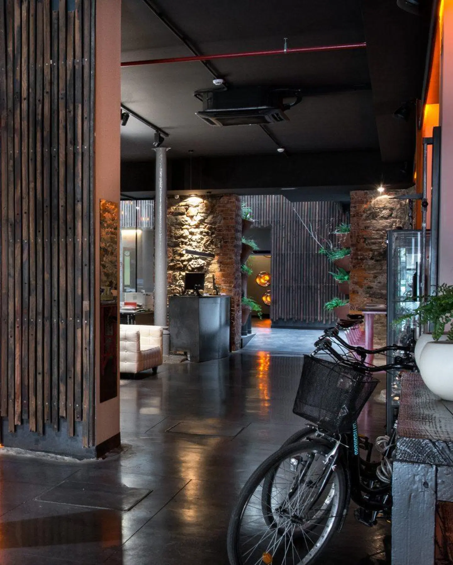 Poshtel Bilbao - Premium Hostel Bar