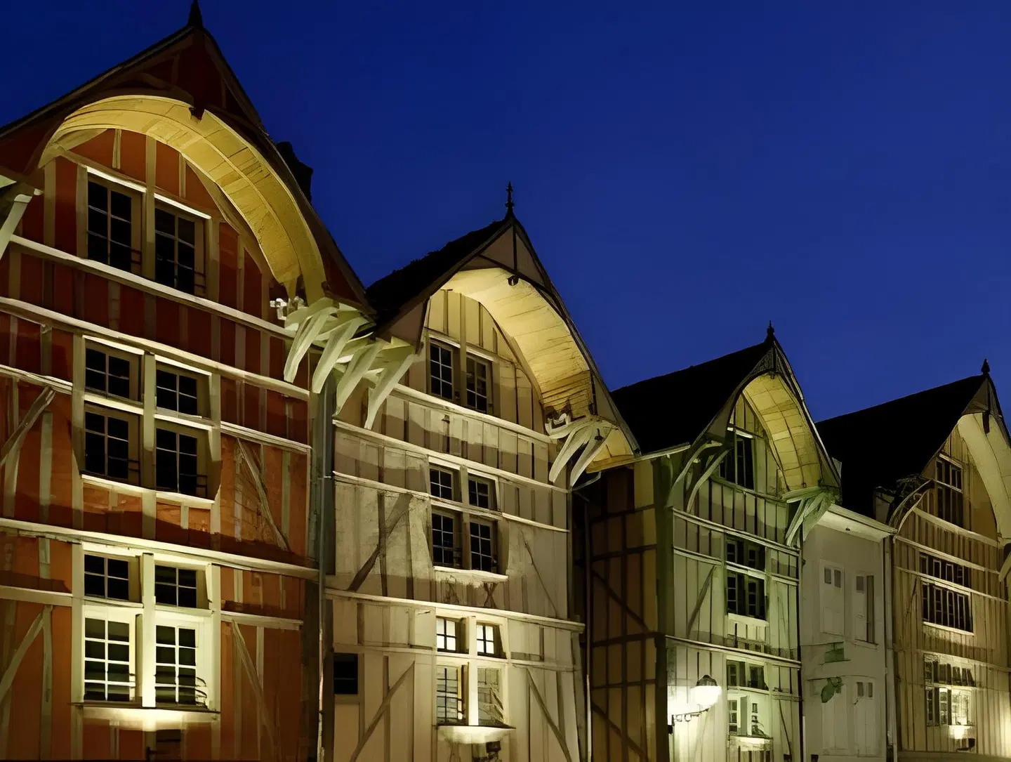 Brit Hotel Le Royal EXTERIOR