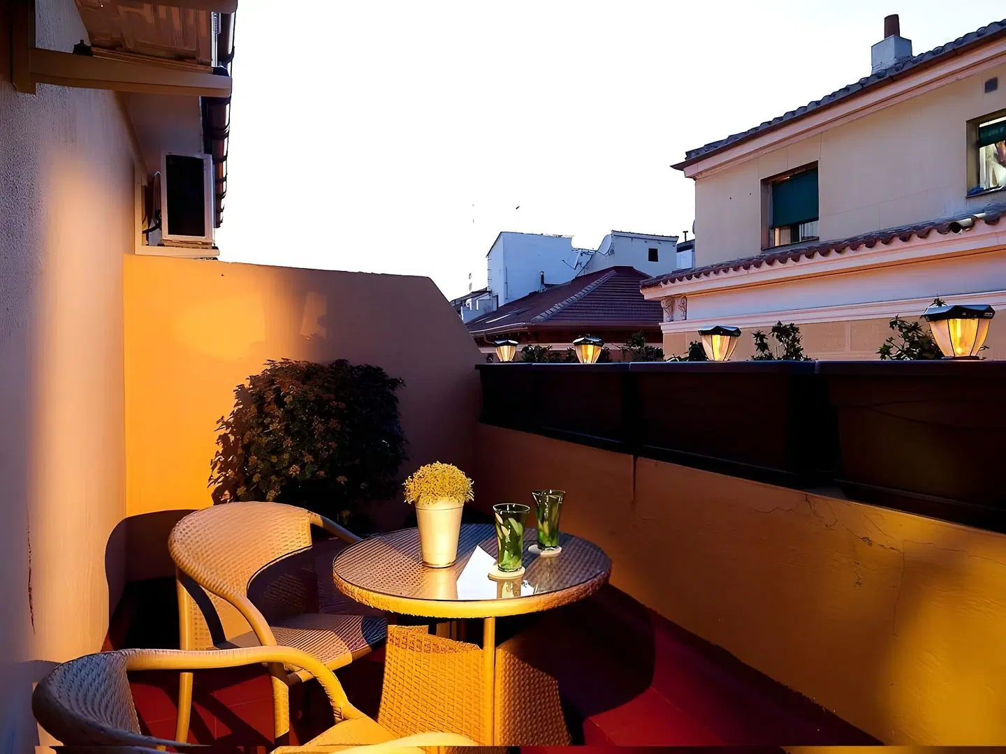 THC Tirso Molina Hostel Terrasse