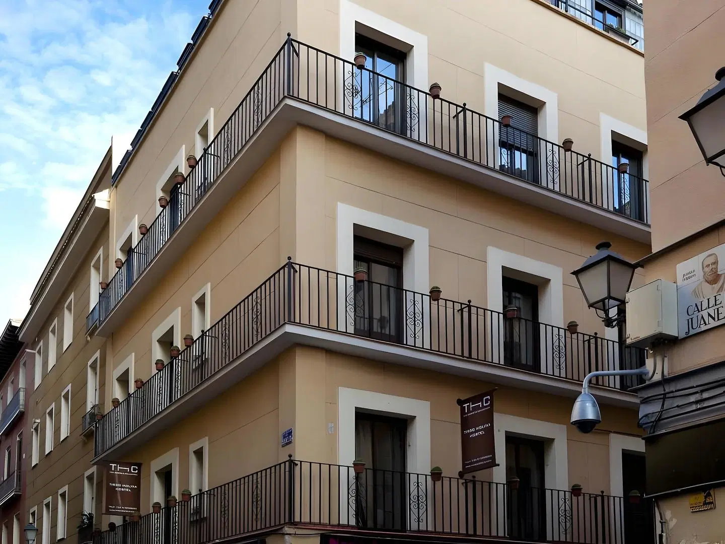 THC Tirso Molina Hostel EXTERIOR