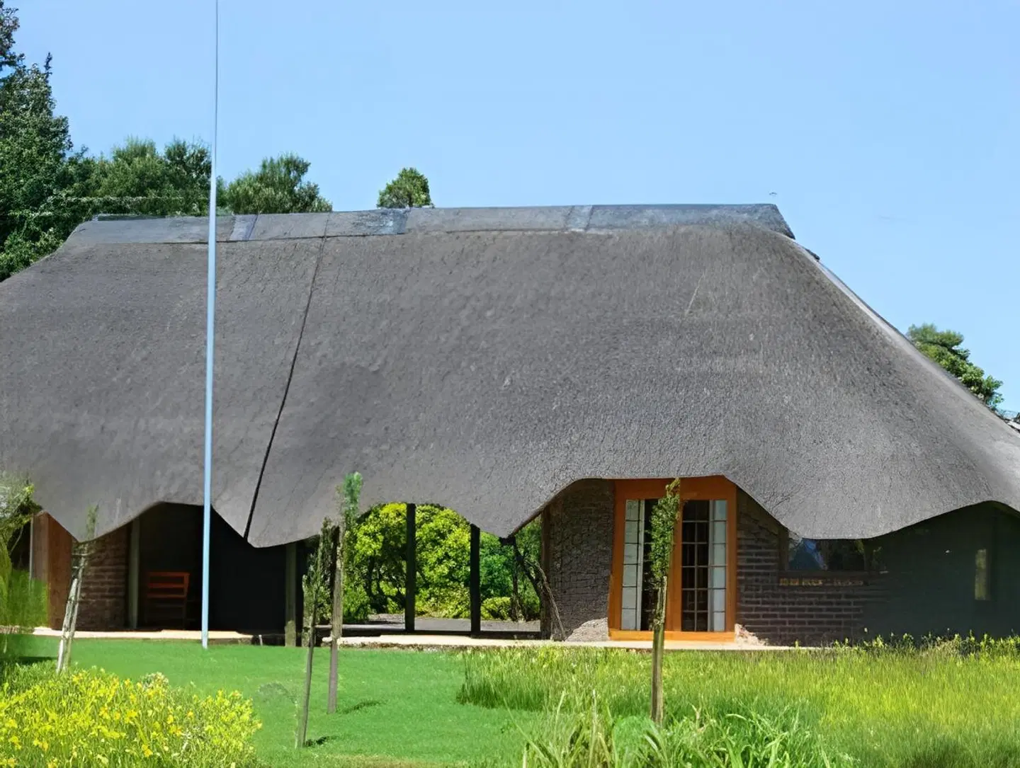 African Flair Country Lodge EXTERIOR