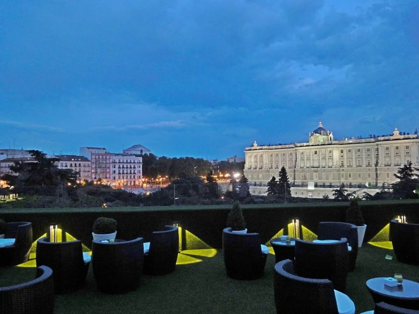 Apartosuites Jardines de Sabatini Terrasse