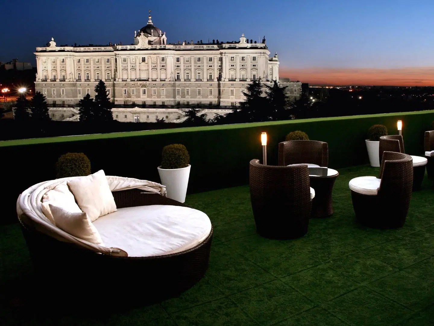 Apartosuites Jardines de Sabatini Terrasse