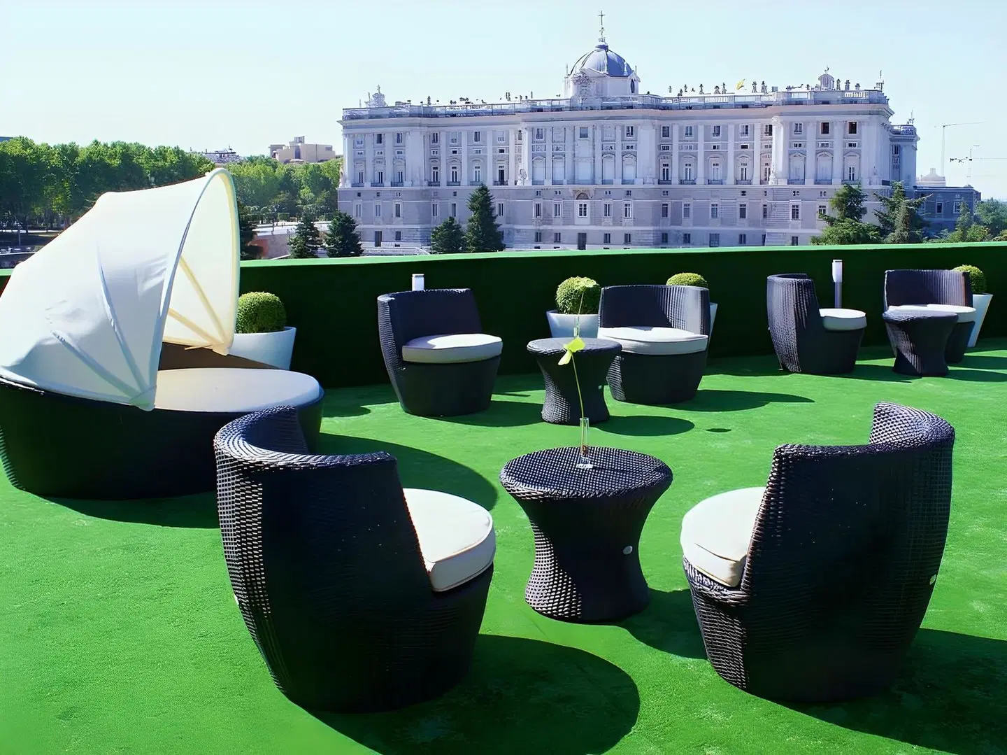 Apartosuites Jardines de Sabatini Terrasse