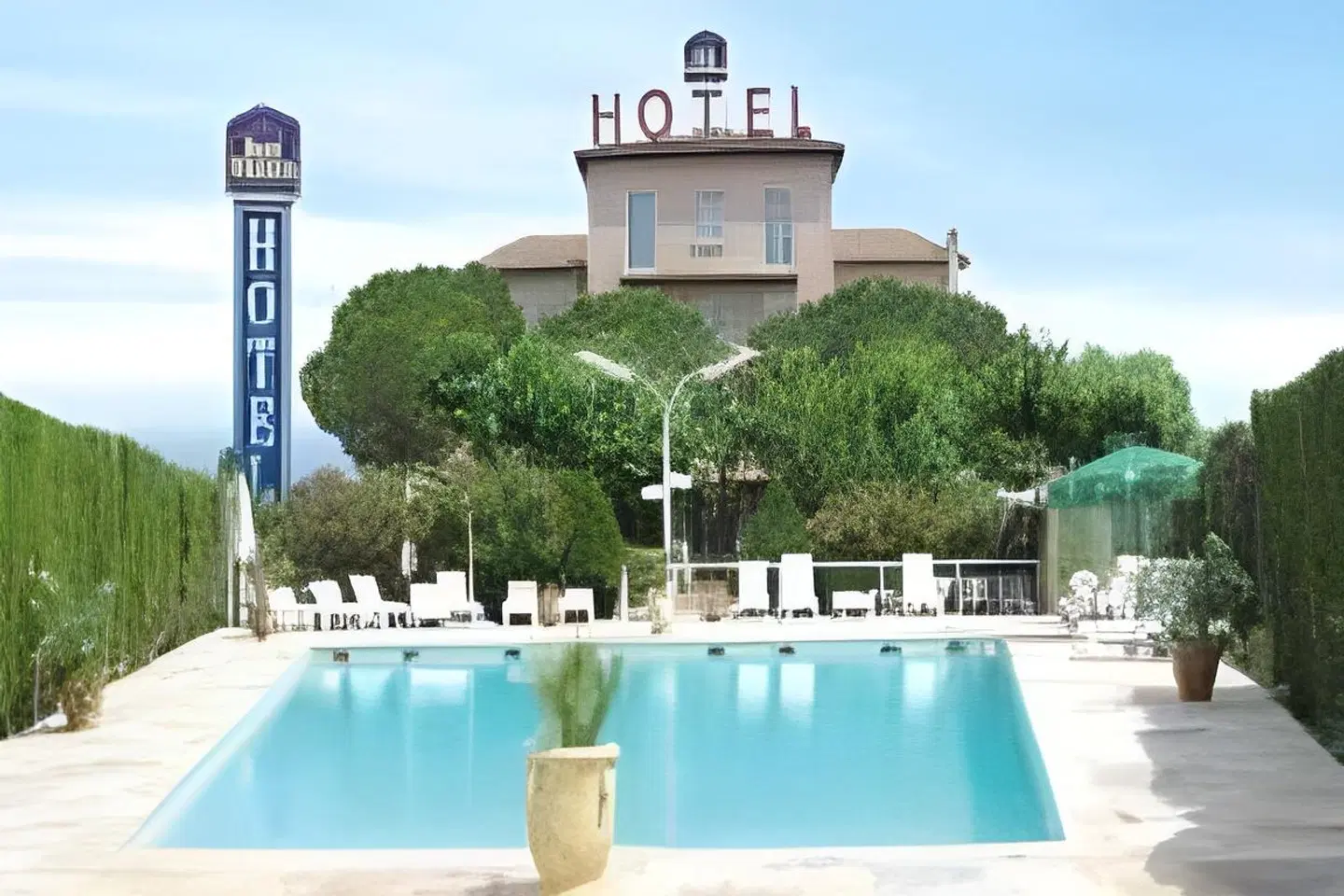 Hôtel Les Vignes Blanches OUTDOOR_POOL