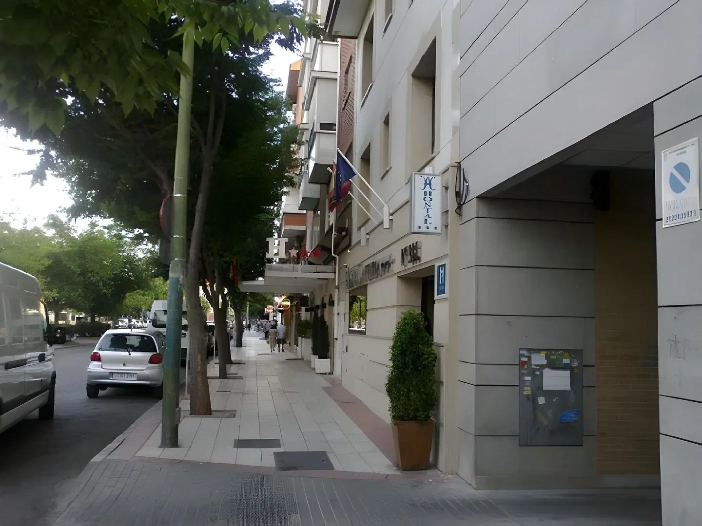 Hostal Avenida Barajas EXTERIOR