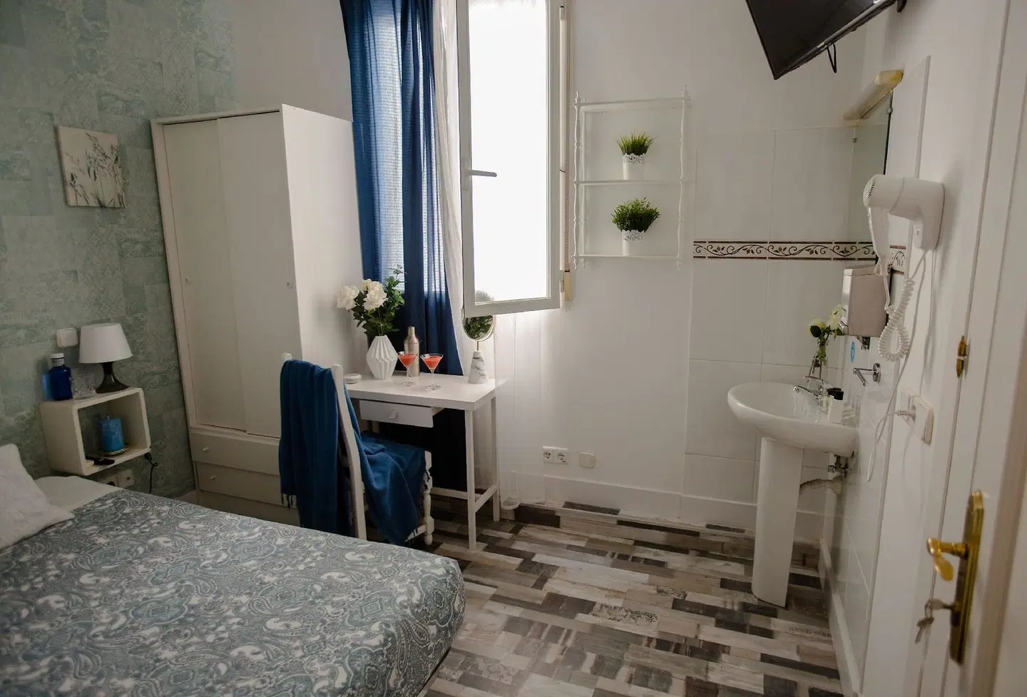 Pensión Adeco ROOM_EXAMPLE