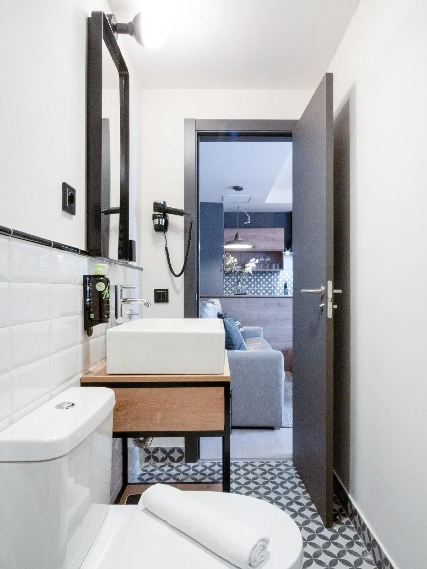 Limehome Madrid Calle de la Madera Badezimmer