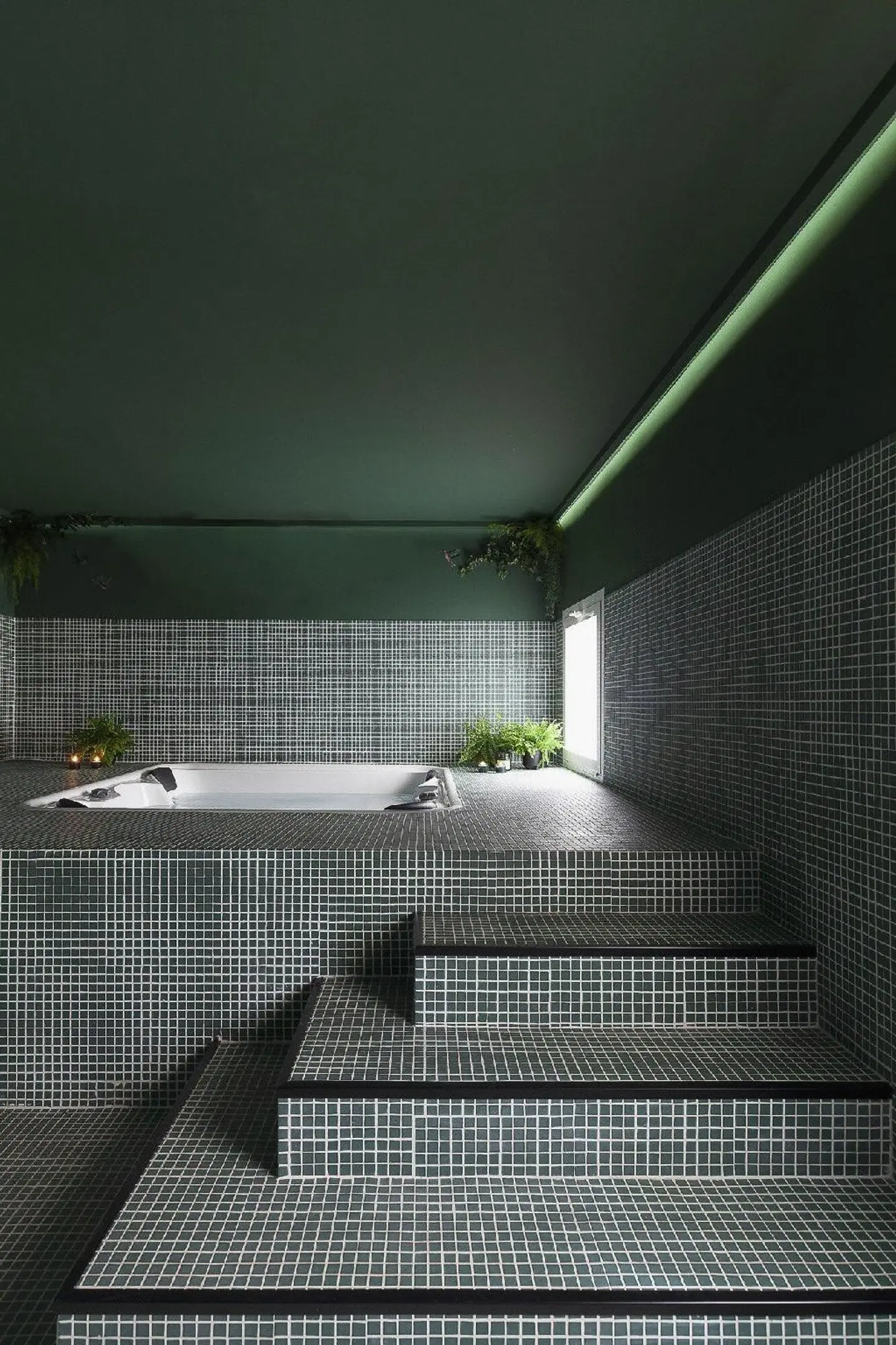 2060 THE NEWTON HOSTEL HEALTH_BEAUTY
