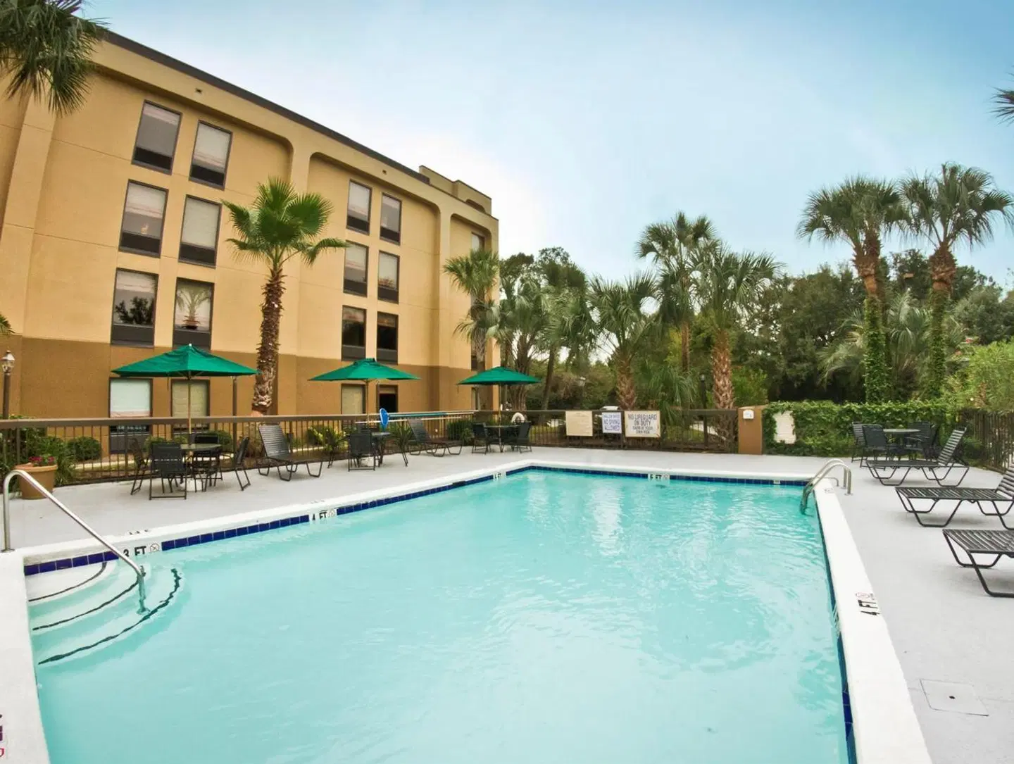 Hampton Inn Charleston/Mt. Pleasant-Patriots Point OUTDOOR_POOL