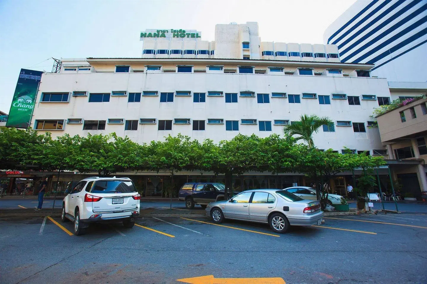 Nana Hotel EXTERIOR