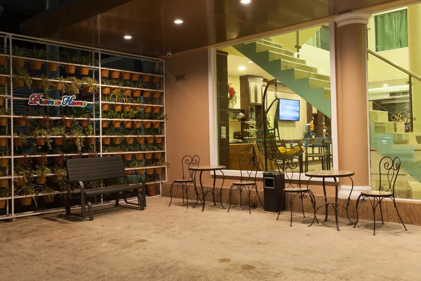 Pranee Home BAR