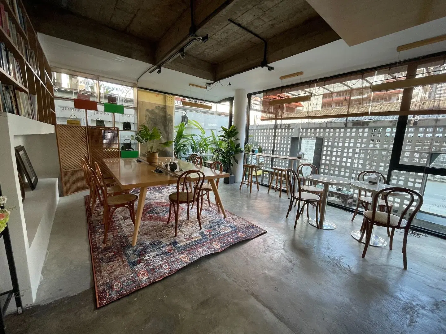 YOLO Bangkok Boutique Hotel Bar
