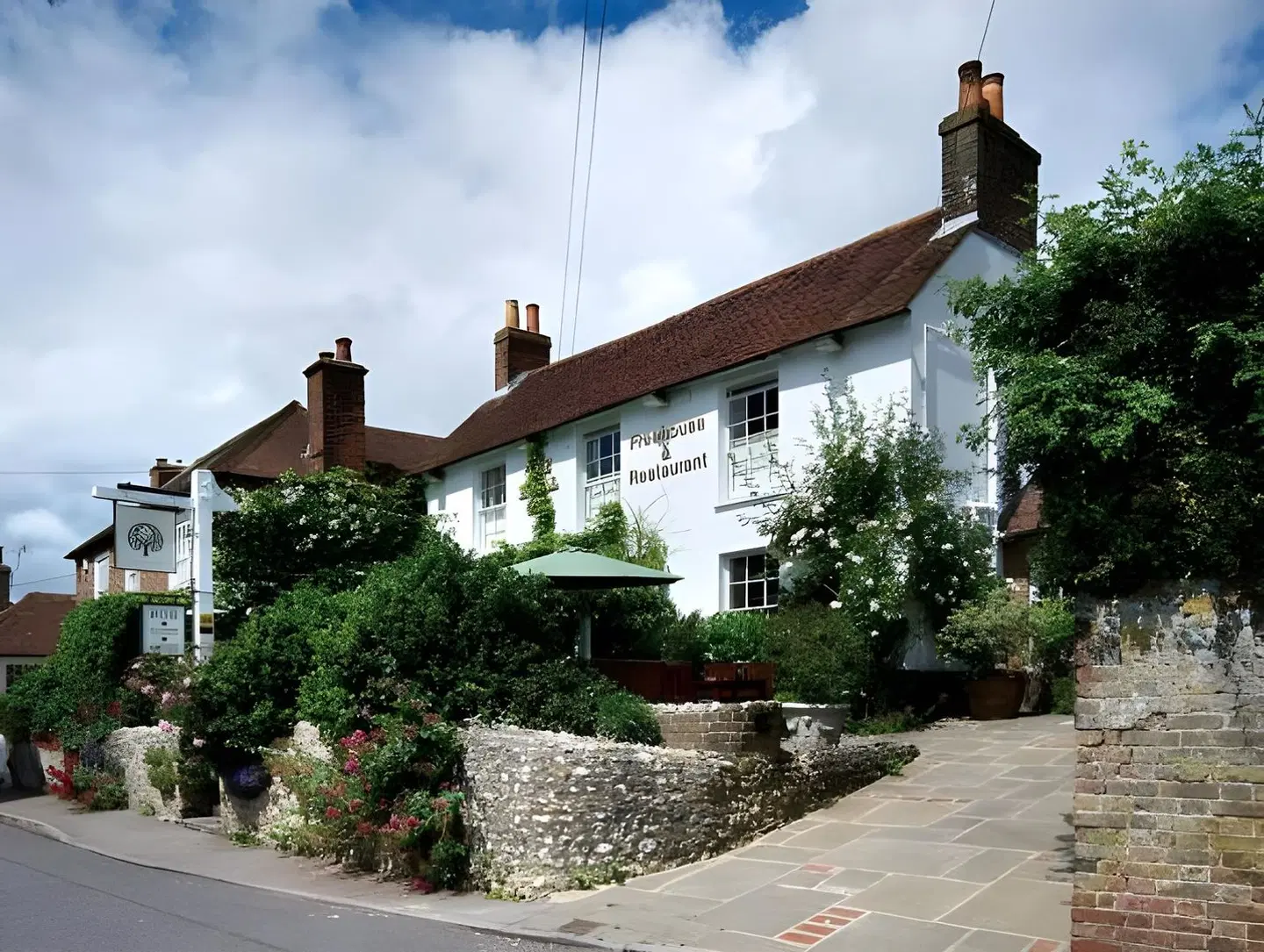 The Royal Oak Inn EXTERIOR