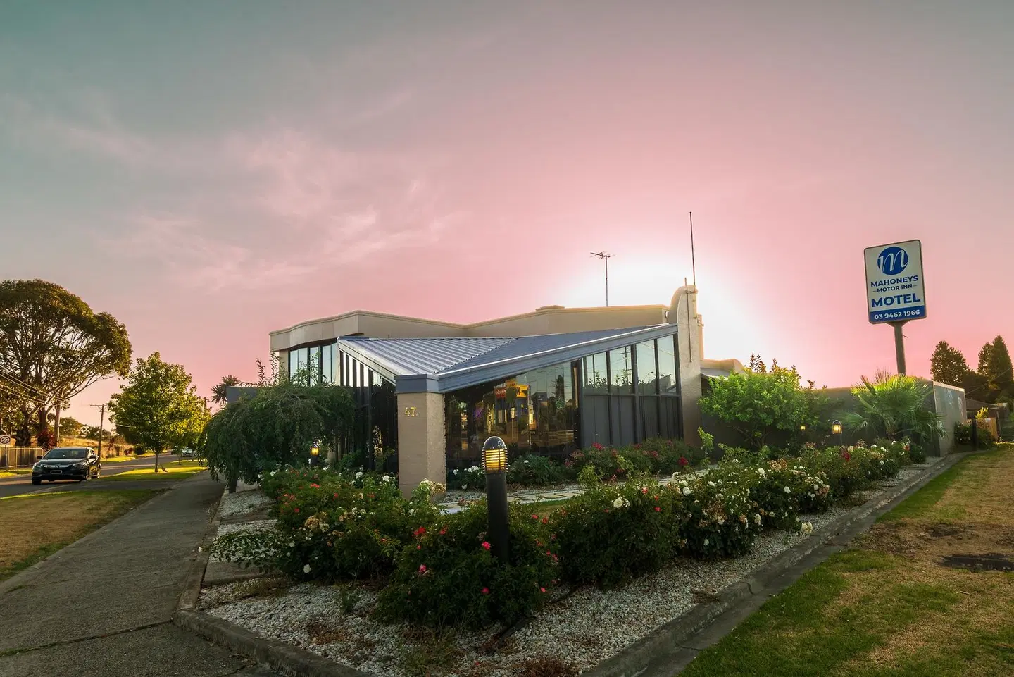 Best Western Mahoneys Motor Inn EXTERIOR