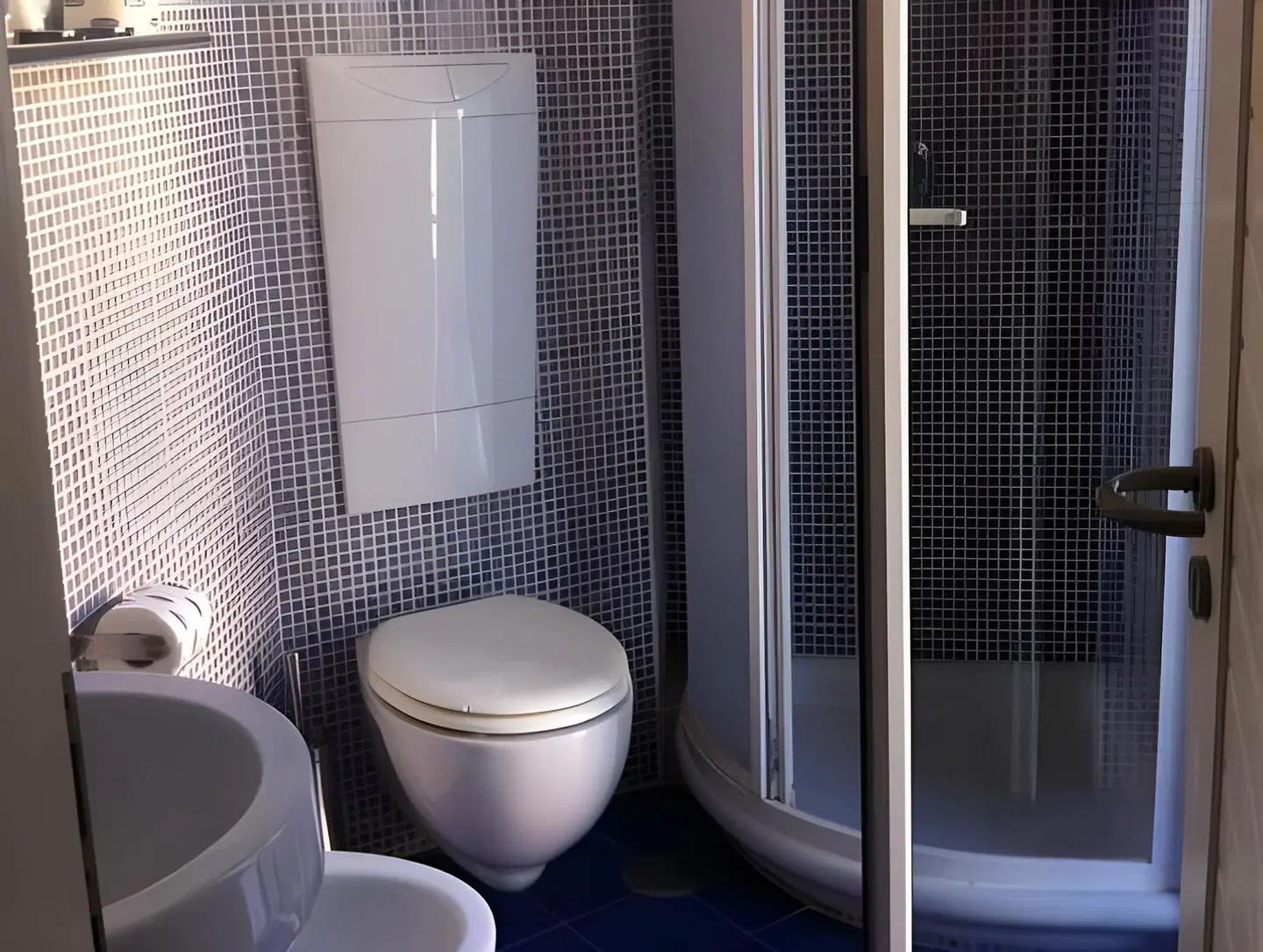 Villa Iulia BATHROOM